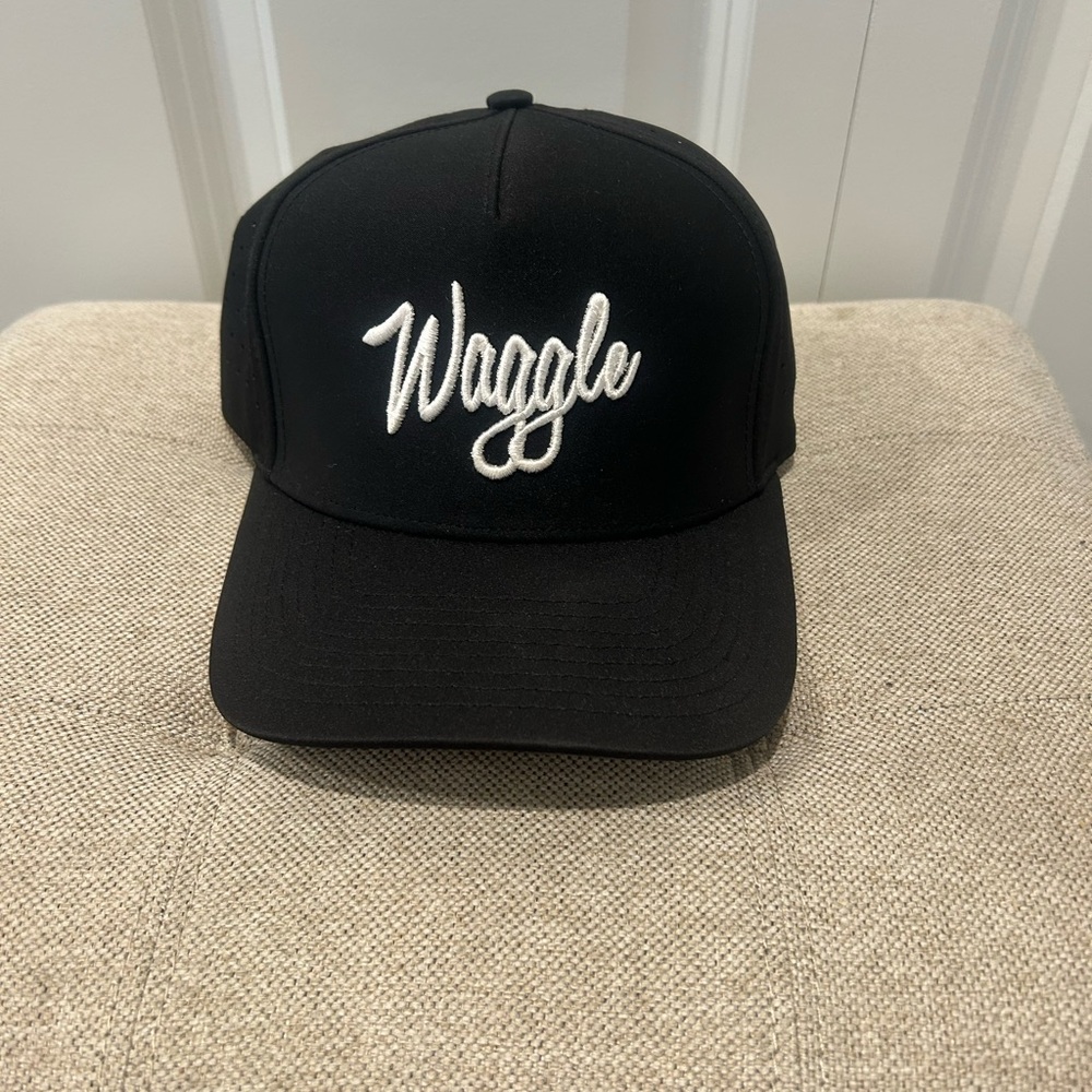 Waggle hat - black